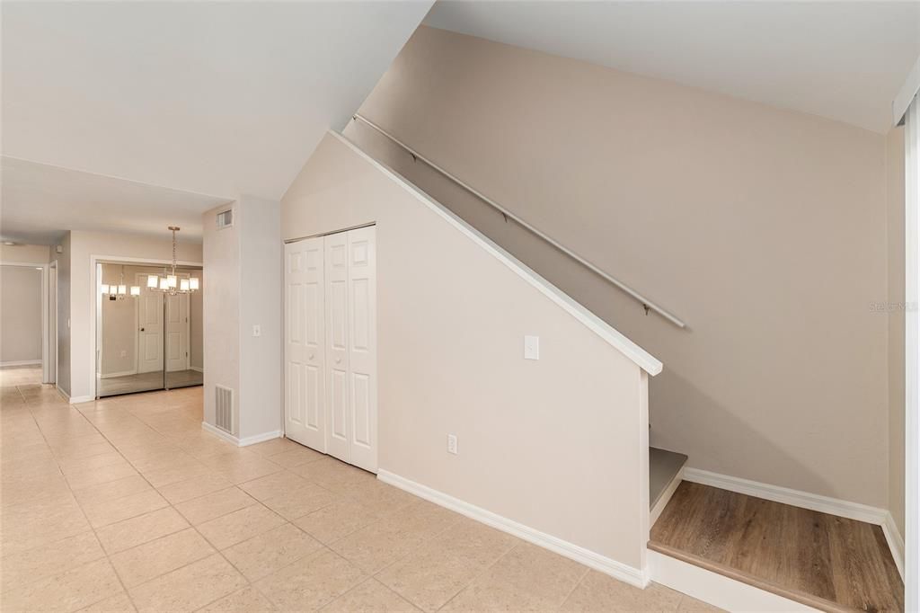 Под контрактом: $214,900 (2 спален, 2 ванн, 1203 Квадратных фут)