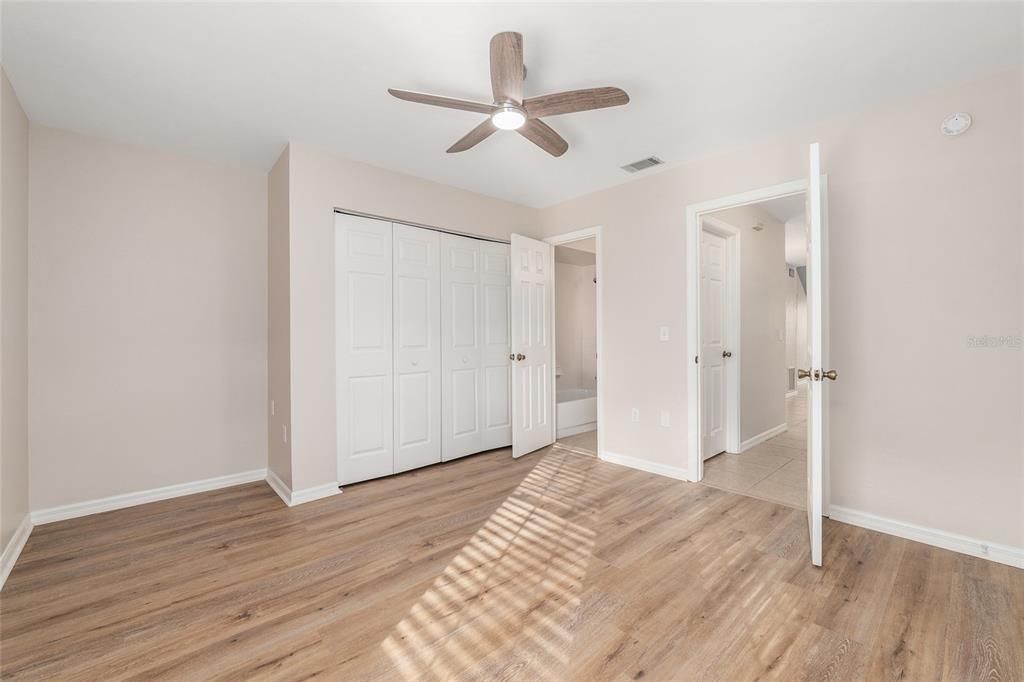 Под контрактом: $214,900 (2 спален, 2 ванн, 1203 Квадратных фут)