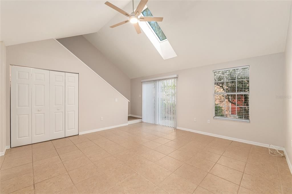 Под контрактом: $214,900 (2 спален, 2 ванн, 1203 Квадратных фут)