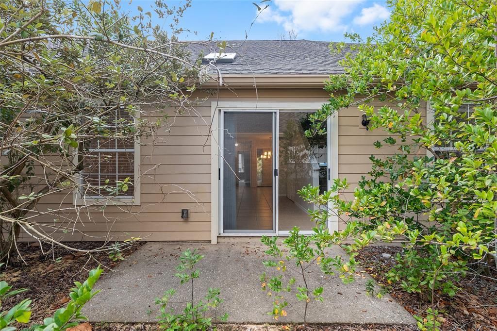 Под контрактом: $214,900 (2 спален, 2 ванн, 1203 Квадратных фут)