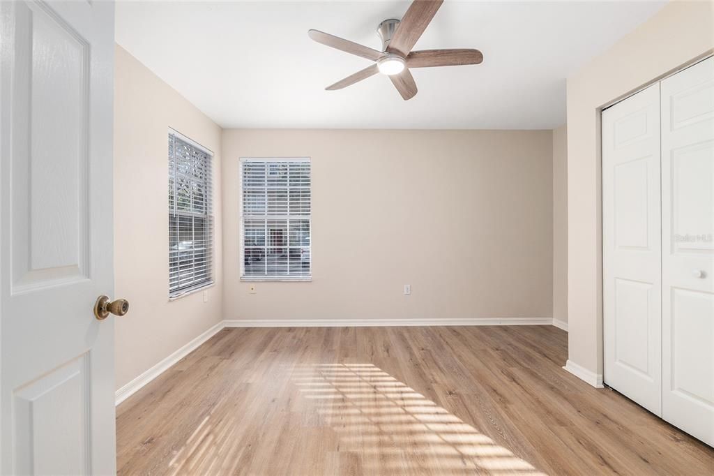 Под контрактом: $214,900 (2 спален, 2 ванн, 1203 Квадратных фут)