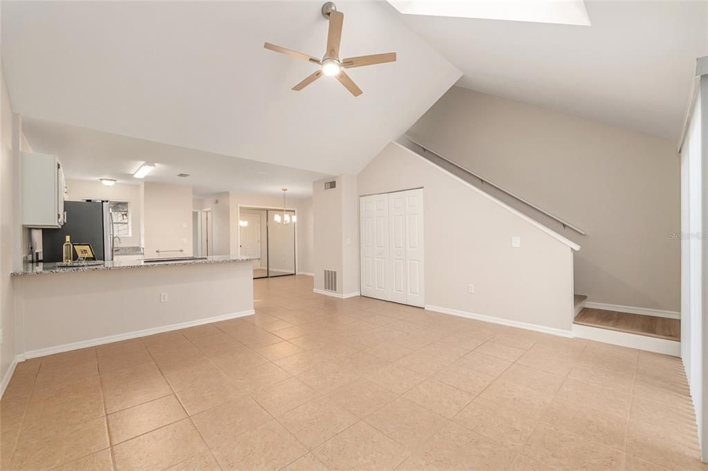 Под контрактом: $214,900 (2 спален, 2 ванн, 1203 Квадратных фут)