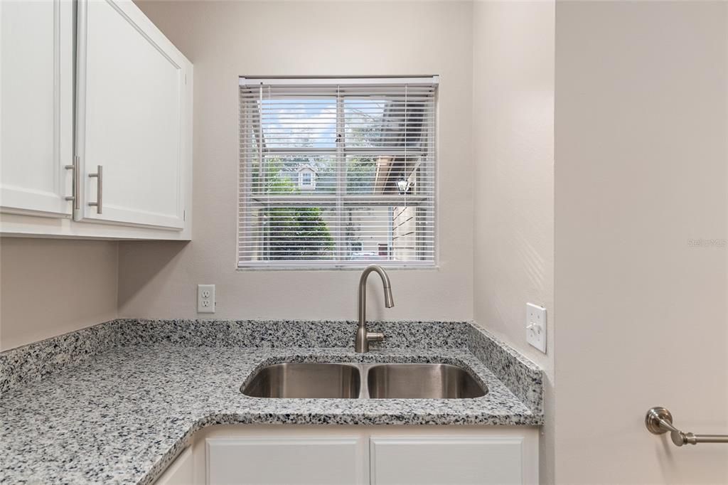 Под контрактом: $214,900 (2 спален, 2 ванн, 1203 Квадратных фут)