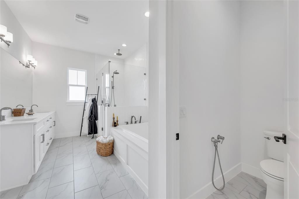 For Sale: $1,725,000 (5 beds, 4 baths, 3784 Square Feet)