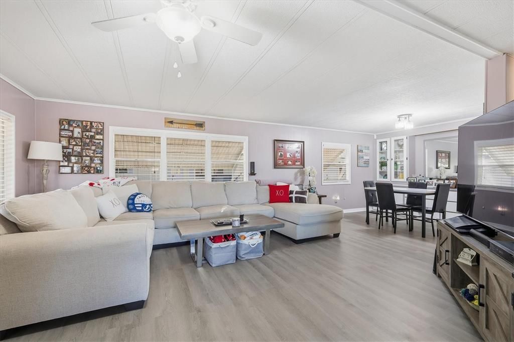 Active With Contract: $187,000 (2 beds, 2 baths, 1250 Square Feet)