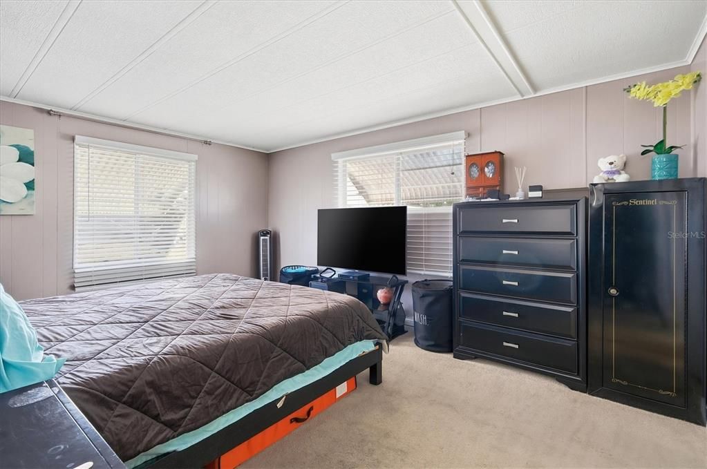 Active With Contract: $187,000 (2 beds, 2 baths, 1250 Square Feet)