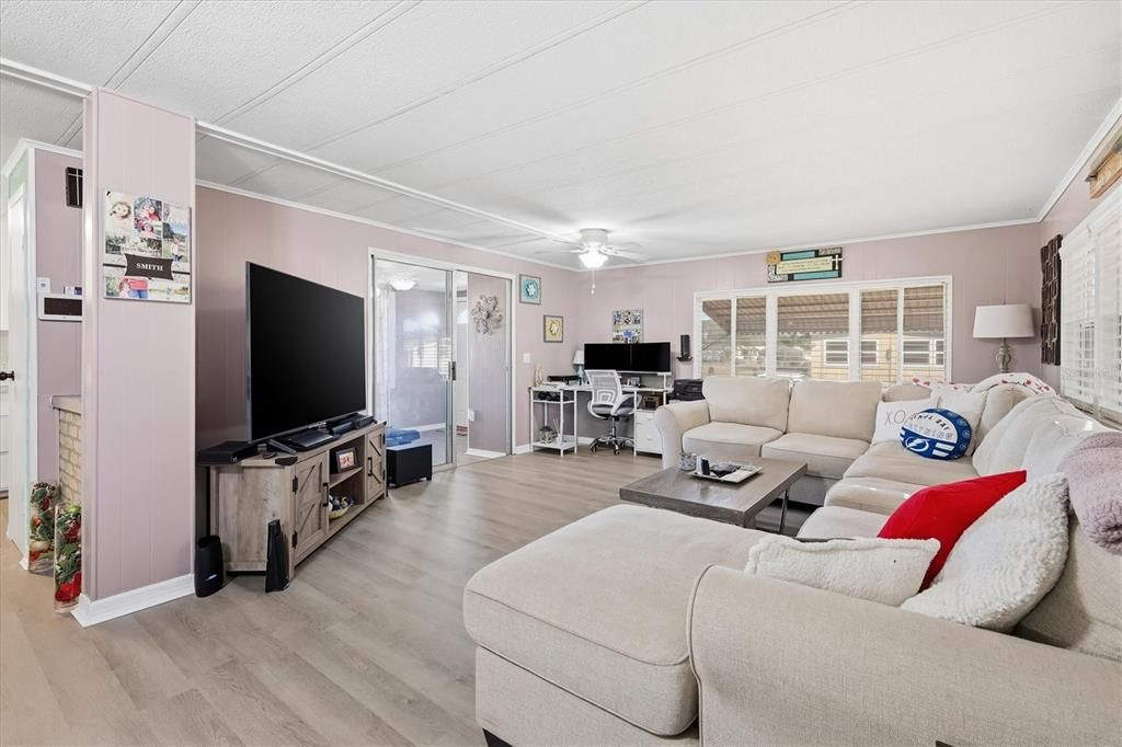 Active With Contract: $187,000 (2 beds, 2 baths, 1250 Square Feet)