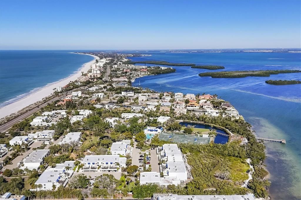 Active With Contract: $699,000 (2 beds, 2 baths, 1601 Square Feet)