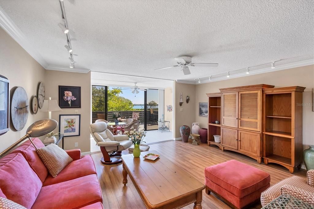 Active With Contract: $699,000 (2 beds, 2 baths, 1601 Square Feet)