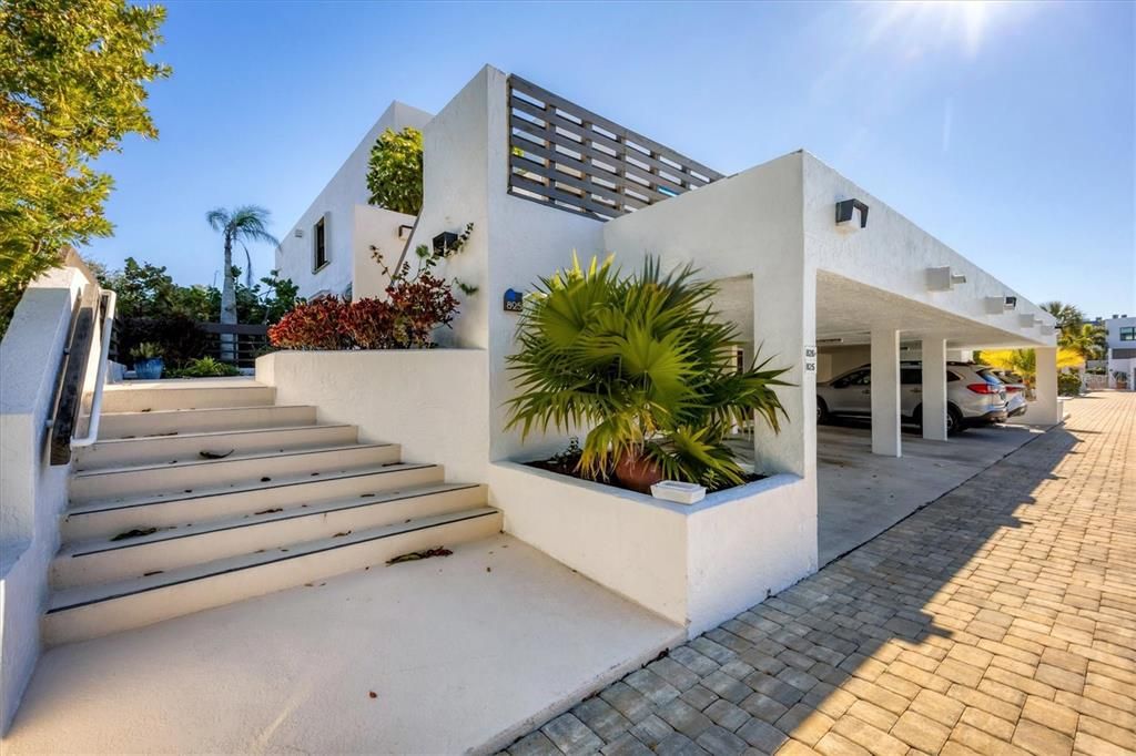 Active With Contract: $699,000 (2 beds, 2 baths, 1601 Square Feet)