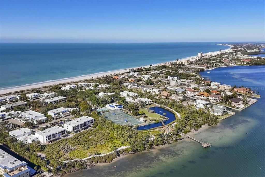 Active With Contract: $699,000 (2 beds, 2 baths, 1601 Square Feet)
