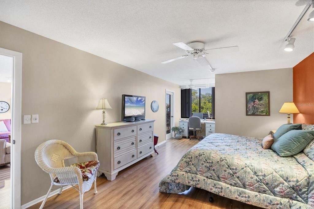 Active With Contract: $699,000 (2 beds, 2 baths, 1601 Square Feet)