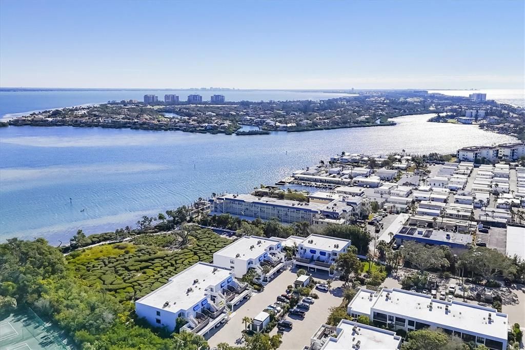 Active With Contract: $699,000 (2 beds, 2 baths, 1601 Square Feet)