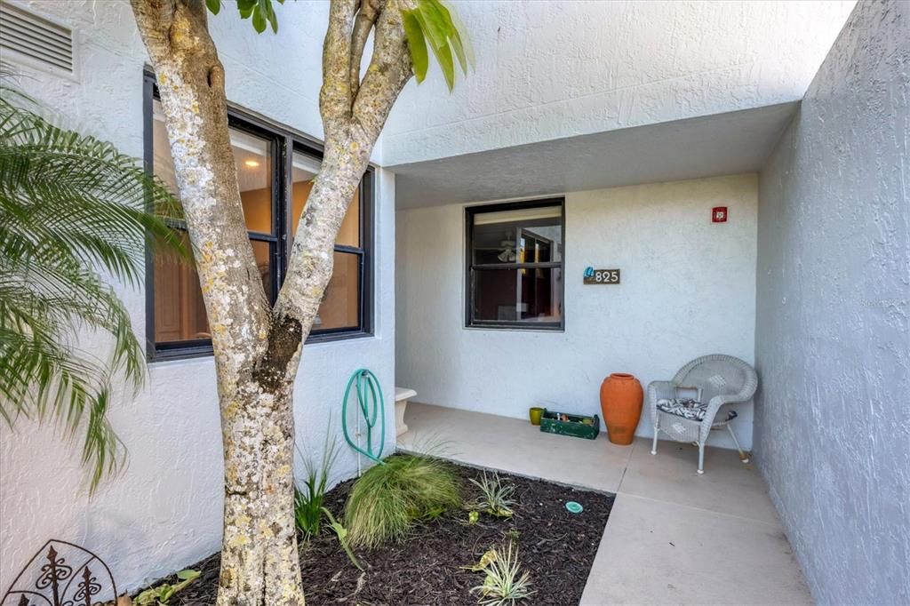 Active With Contract: $699,000 (2 beds, 2 baths, 1601 Square Feet)