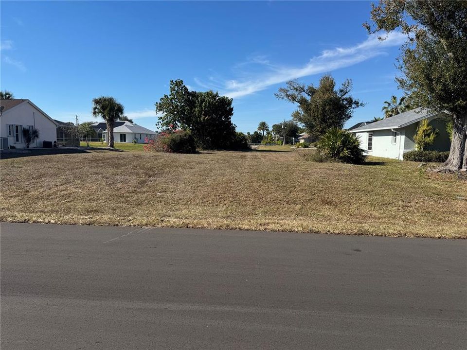 En Venta: $85,000 (0.23 acres)