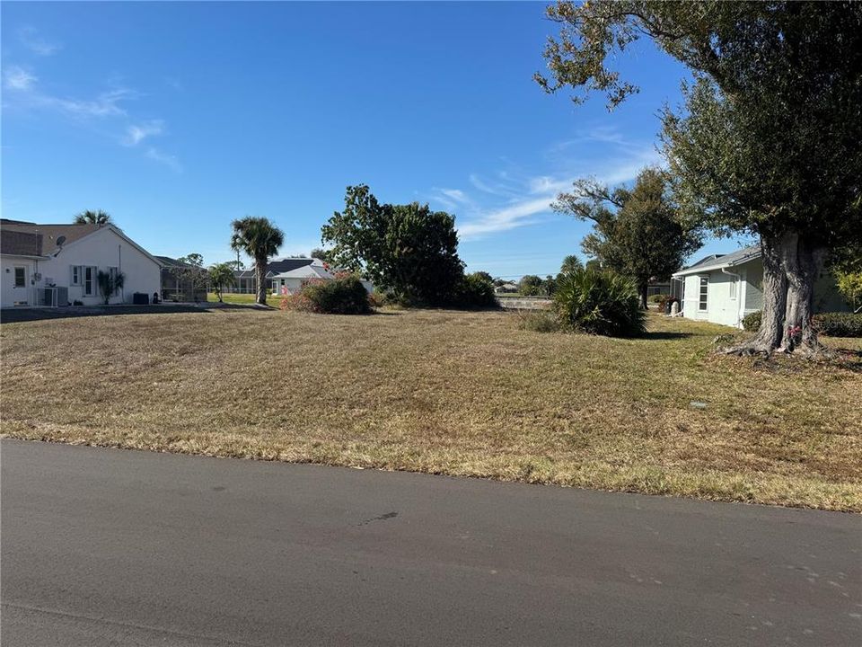 En Venta: $85,000 (0.23 acres)