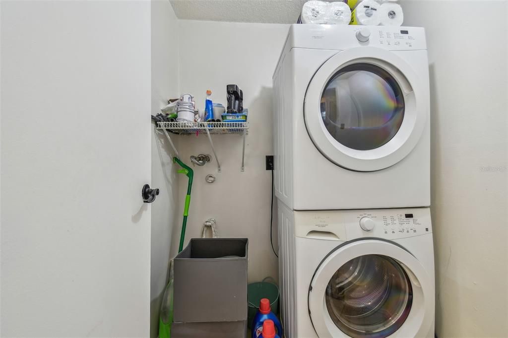 For Sale: $160,000 (2 beds, 2 baths, 915 Square Feet)