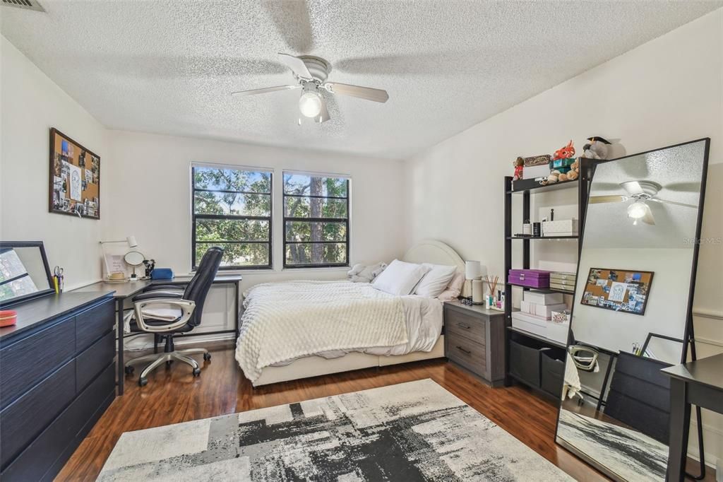 For Sale: $160,000 (2 beds, 2 baths, 915 Square Feet)