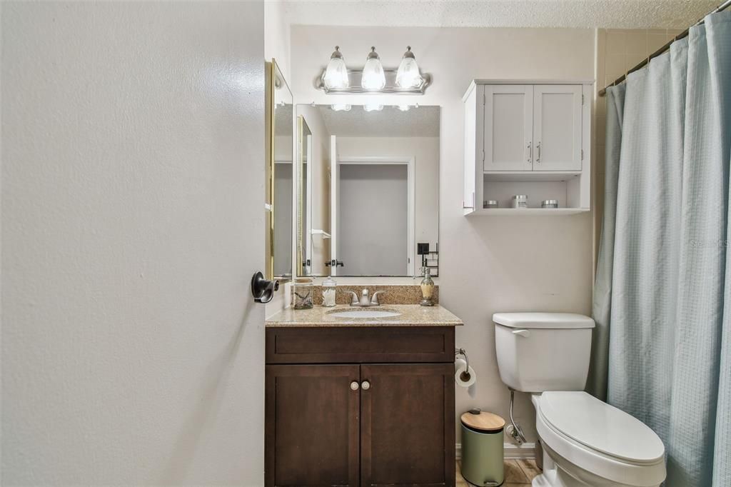 For Sale: $160,000 (2 beds, 2 baths, 915 Square Feet)