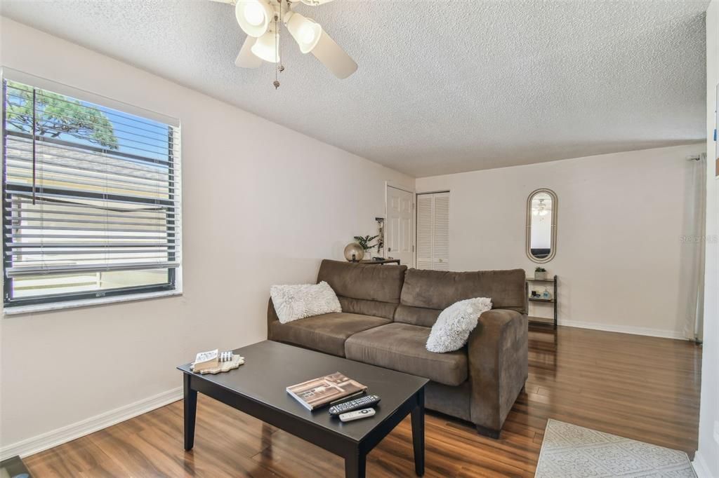 For Sale: $160,000 (2 beds, 2 baths, 915 Square Feet)