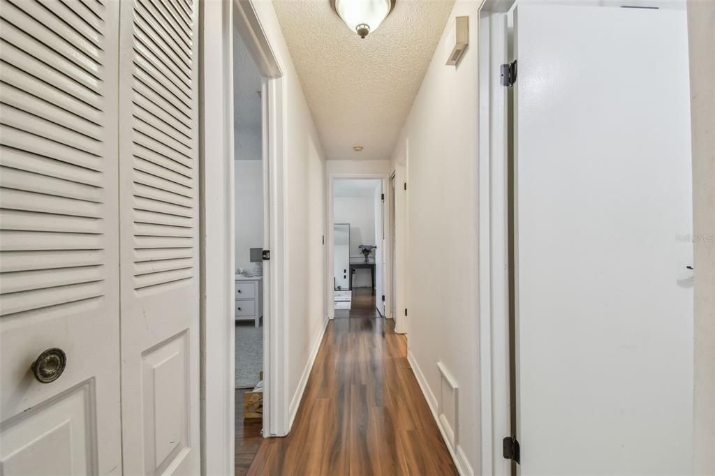 For Sale: $160,000 (2 beds, 2 baths, 915 Square Feet)