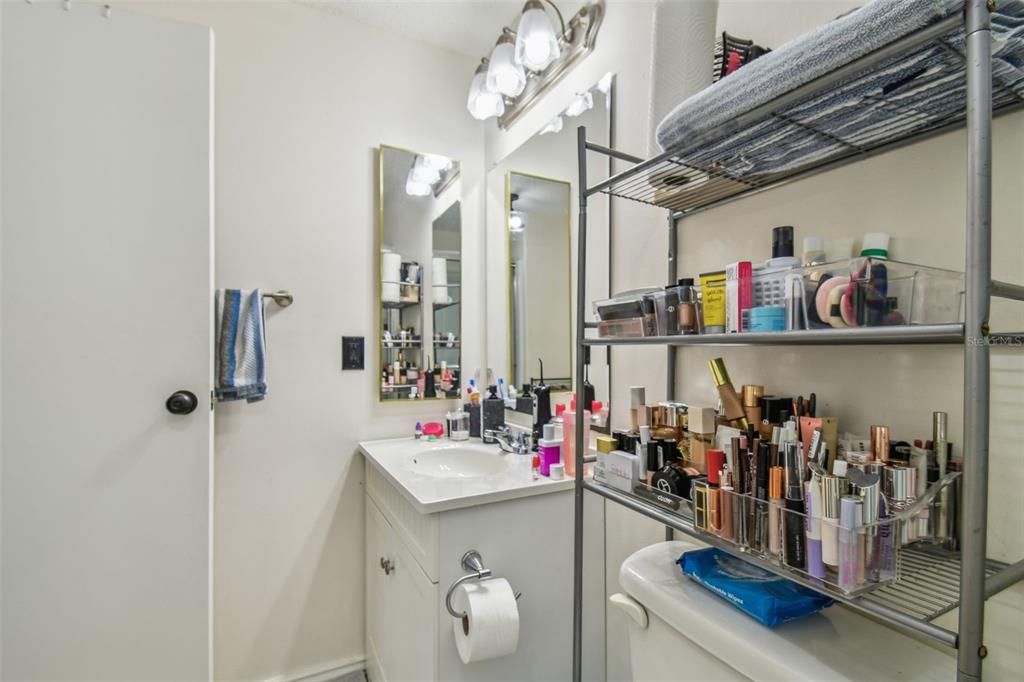 For Sale: $160,000 (2 beds, 2 baths, 915 Square Feet)