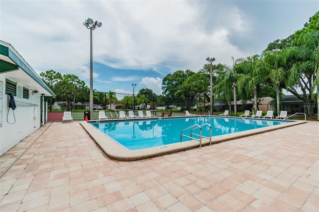 For Sale: $160,000 (2 beds, 2 baths, 915 Square Feet)
