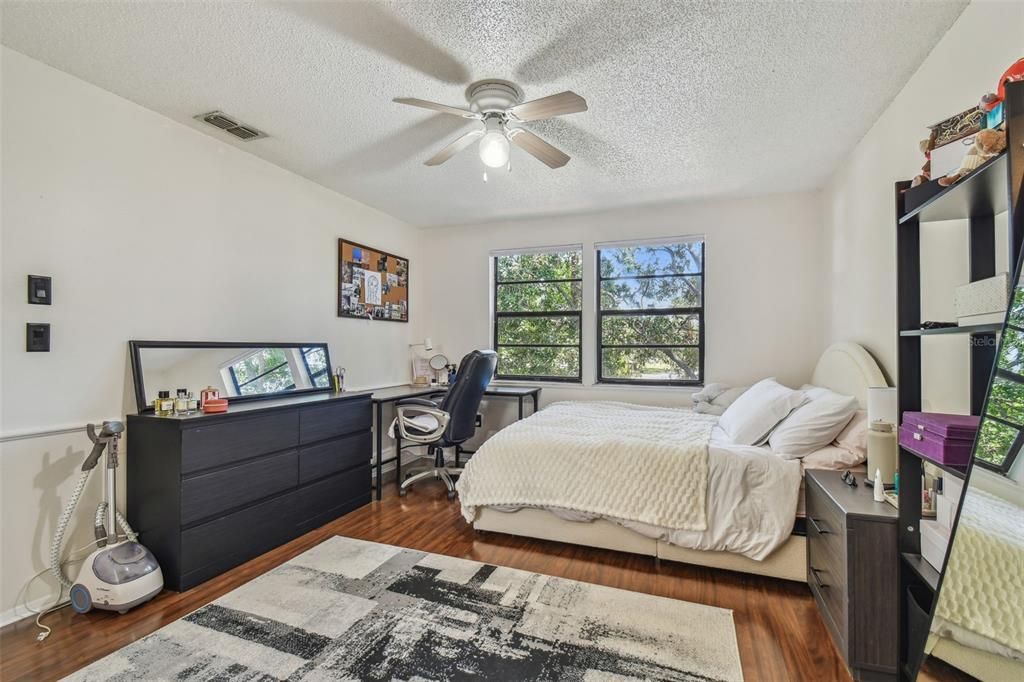 For Sale: $160,000 (2 beds, 2 baths, 915 Square Feet)