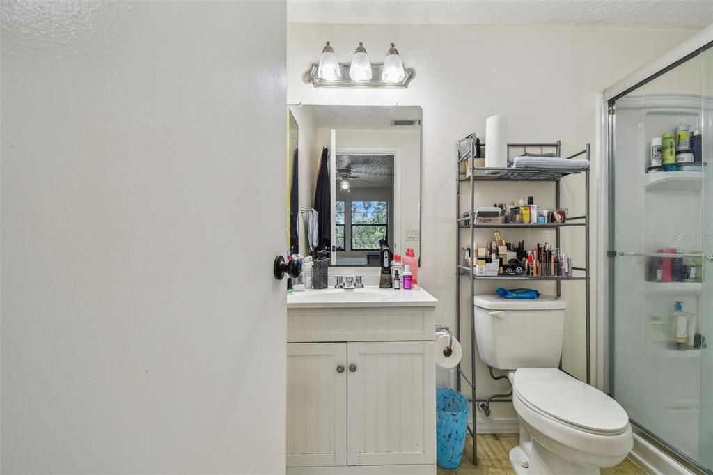 For Sale: $160,000 (2 beds, 2 baths, 915 Square Feet)