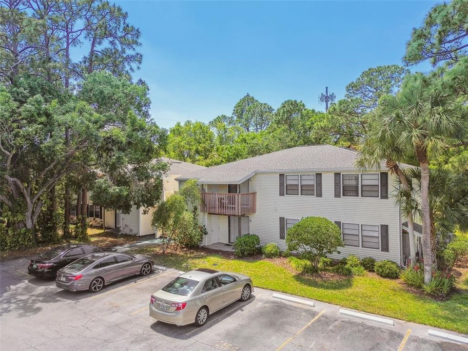 For Sale: $160,000 (2 beds, 2 baths, 915 Square Feet)