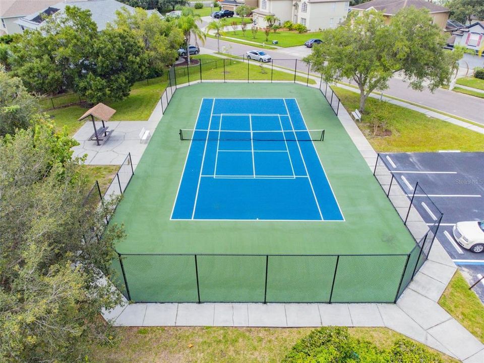 For Sale: $160,000 (2 beds, 2 baths, 915 Square Feet)