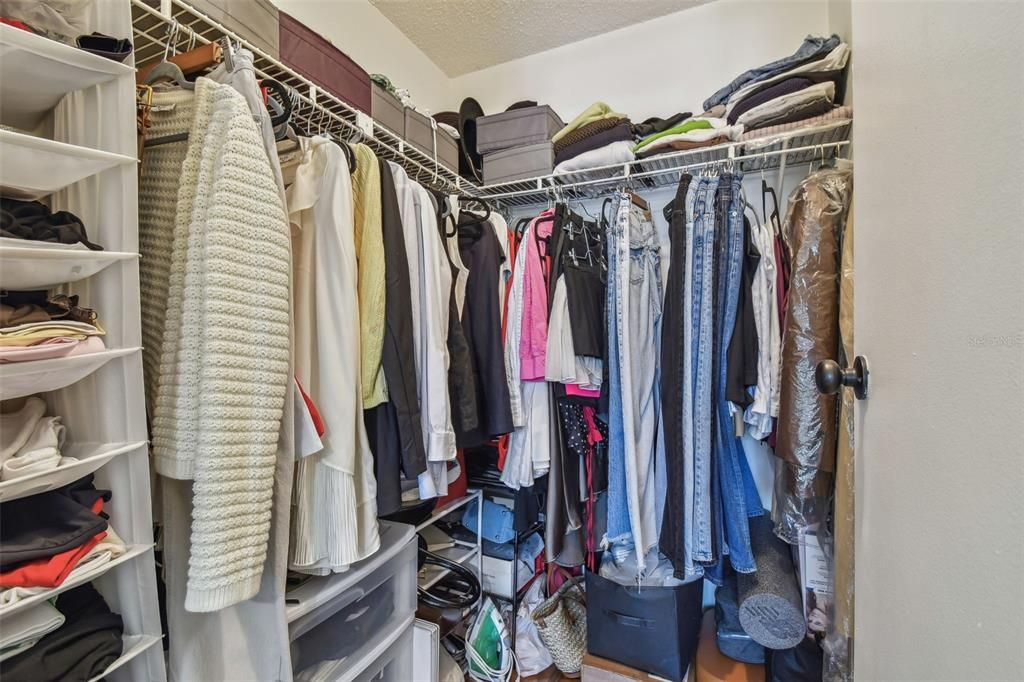 For Sale: $160,000 (2 beds, 2 baths, 915 Square Feet)