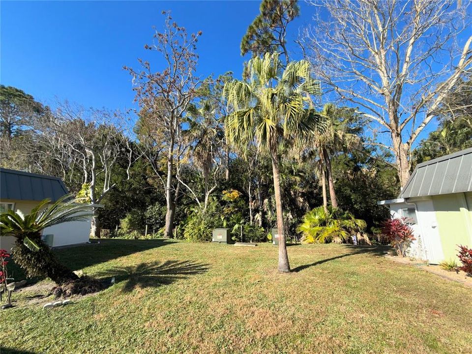 For Sale: $90,000 (1 beds, 1 baths, 779 Square Feet)