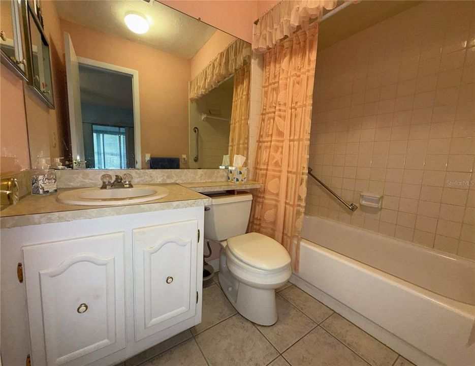 For Sale: $90,000 (1 beds, 1 baths, 779 Square Feet)