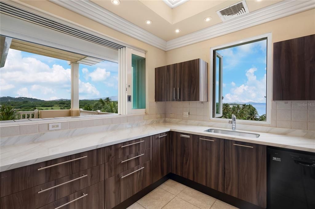 На продажу: $1,995,000 (4 спален, 3 ванн, 2650 Квадратных фут)