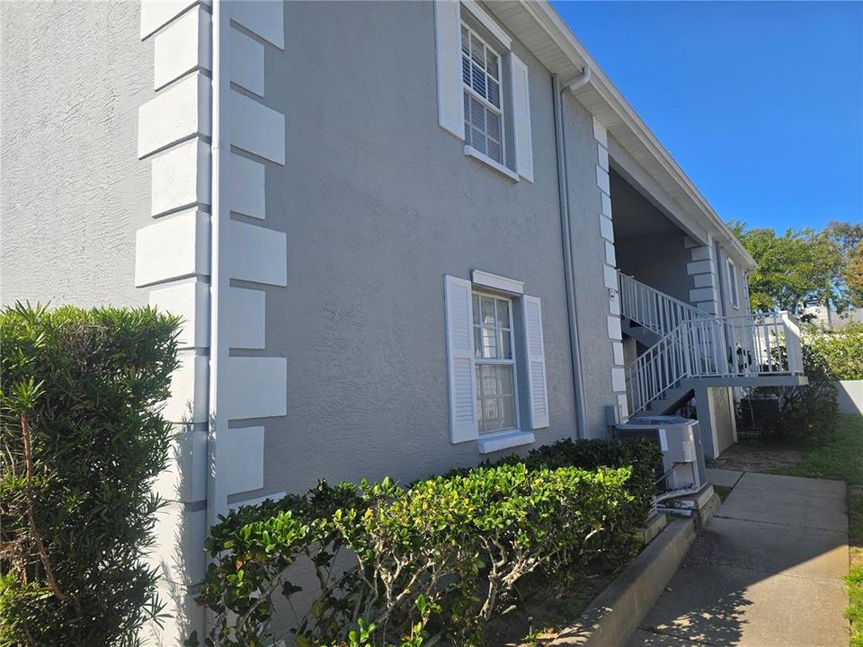 Active With Contract: $139,000 (2 beds, 2 baths, 1103 Square Feet)