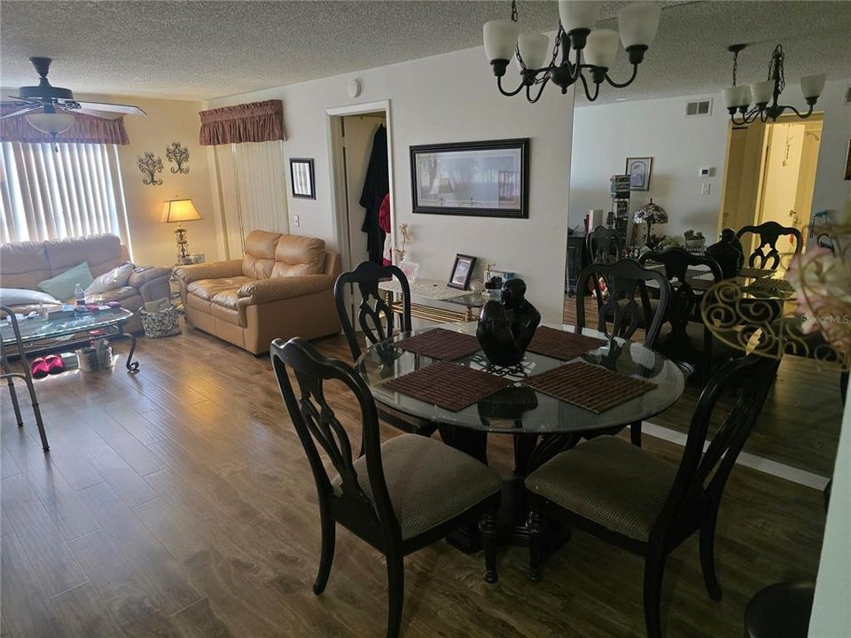 Active With Contract: $139,000 (2 beds, 2 baths, 1103 Square Feet)