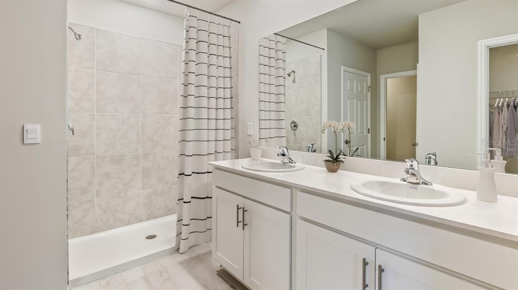 Activo con contrato: $349,999 (4 camas, 3 baños, 2020 Pies cuadrados)