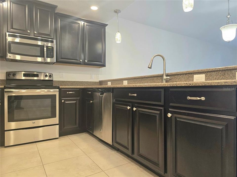 Active With Contract: $220,000 (2 beds, 2 baths, 1409 Square Feet)
