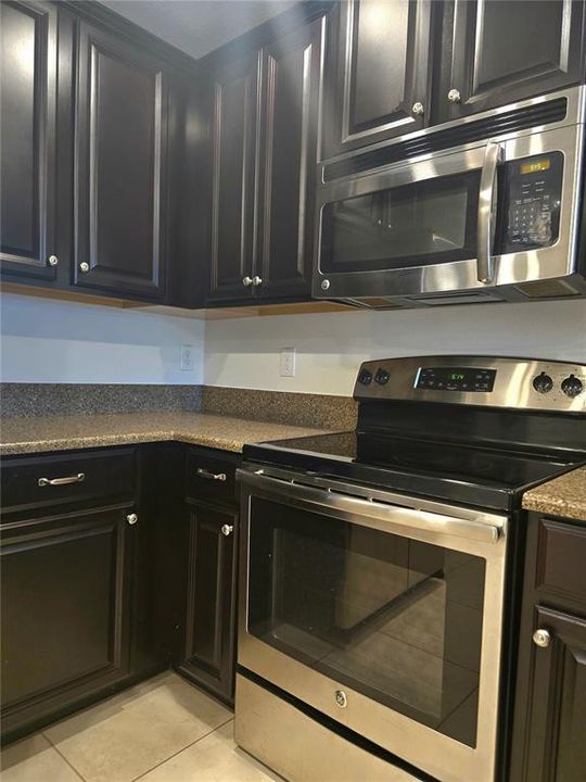 Active With Contract: $220,000 (2 beds, 2 baths, 1409 Square Feet)