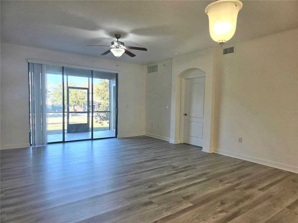 Active With Contract: $220,000 (2 beds, 2 baths, 1409 Square Feet)