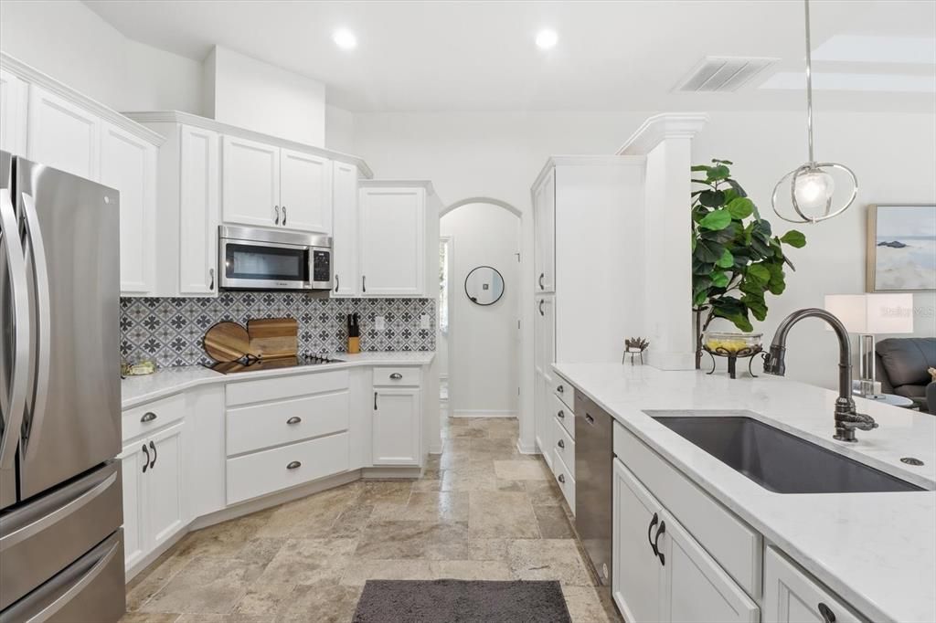 Под контрактом: $659,000 (3 спален, 2 ванн, 2389 Квадратных фут)