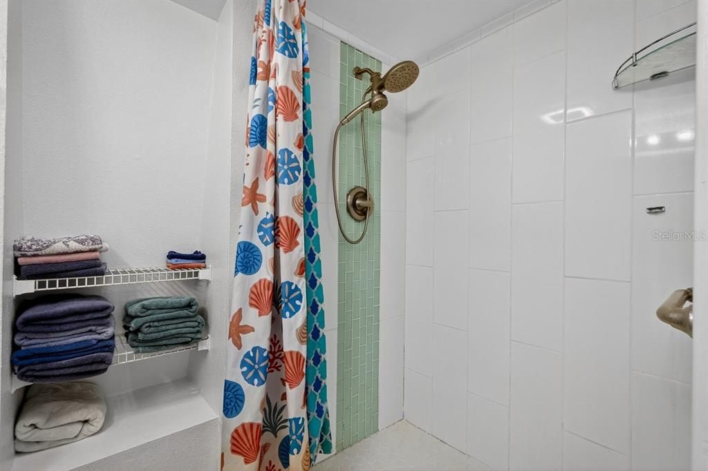 For Sale: $300,000 (2 beds, 2 baths, 1188 Square Feet)