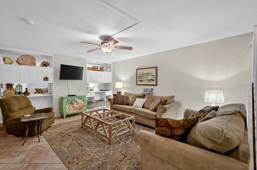 For Sale: $300,000 (2 beds, 2 baths, 1188 Square Feet)