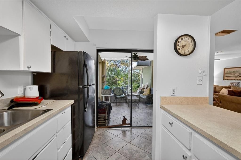 For Sale: $300,000 (2 beds, 2 baths, 1188 Square Feet)
