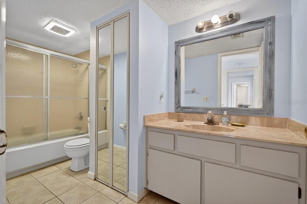 For Sale: $300,000 (2 beds, 2 baths, 1188 Square Feet)