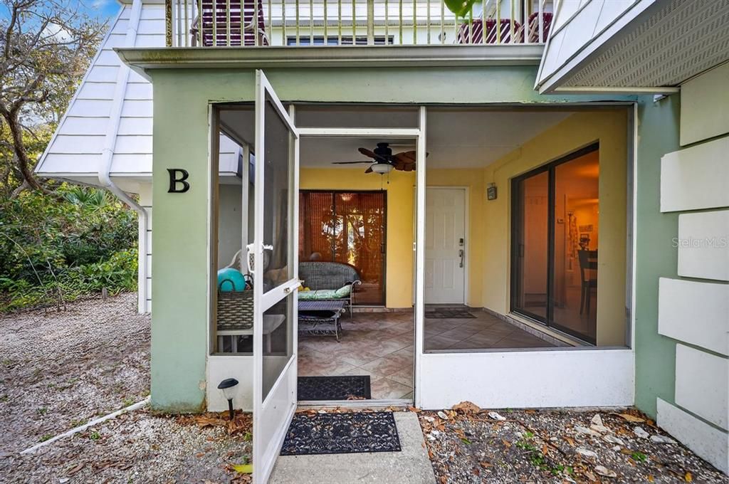 For Sale: $300,000 (2 beds, 2 baths, 1188 Square Feet)