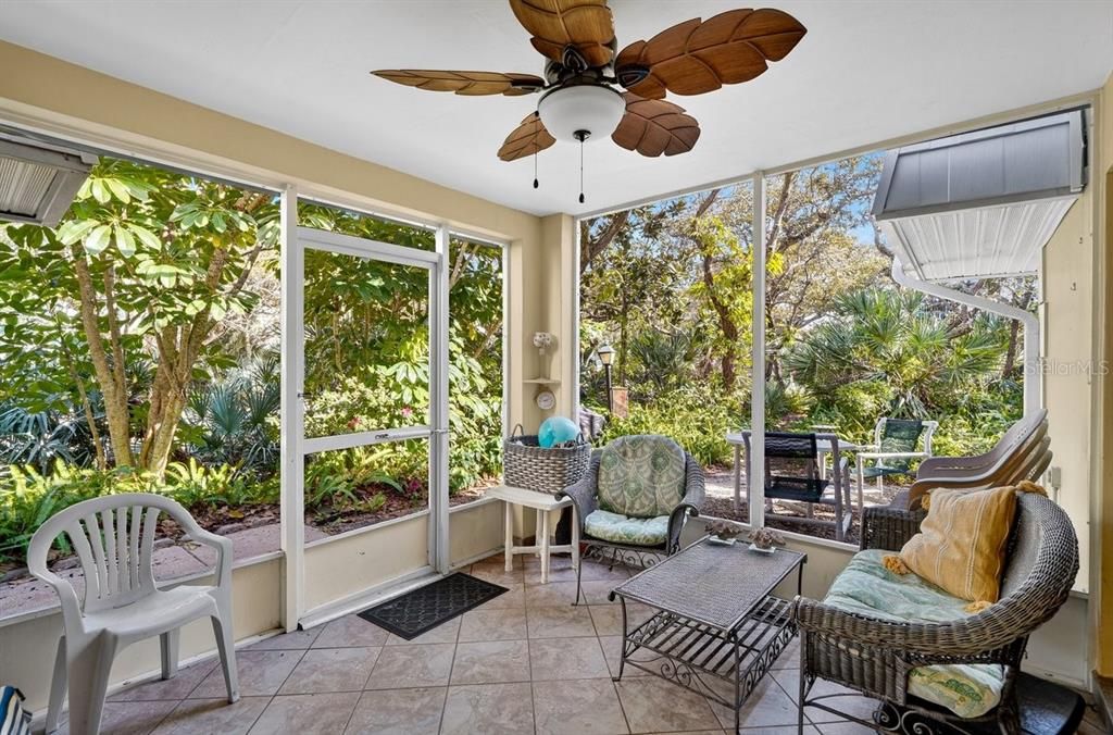 For Sale: $300,000 (2 beds, 2 baths, 1188 Square Feet)