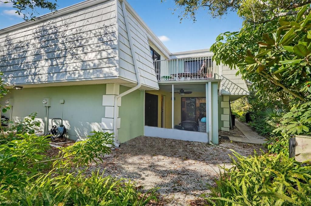 For Sale: $300,000 (2 beds, 2 baths, 1188 Square Feet)
