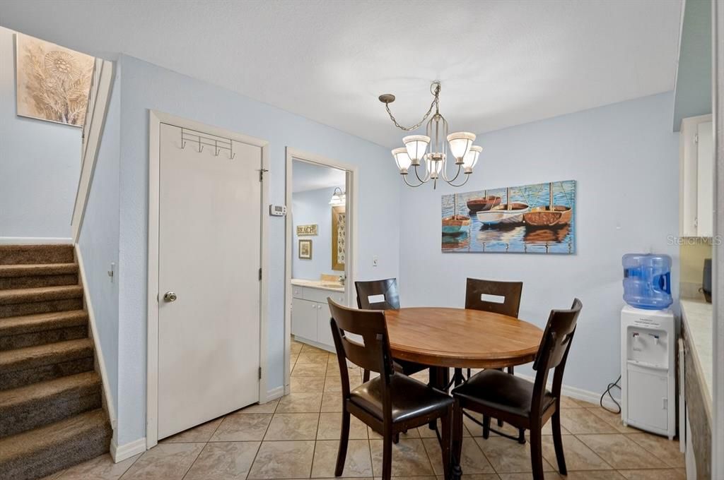 For Sale: $300,000 (2 beds, 2 baths, 1188 Square Feet)